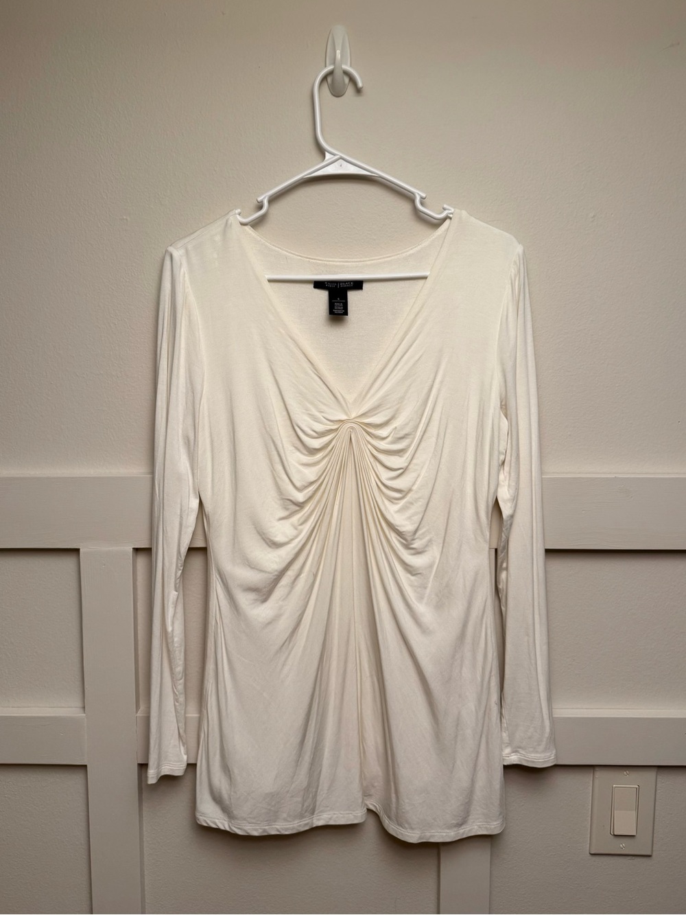 White House Black Market Ivory Ruched V-Neck Long Sleeve Top